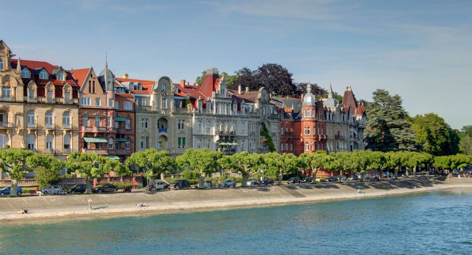 Konstanz am Bodensee Häuserreihe der Stadt Konstanz am Ufer des Bodensees